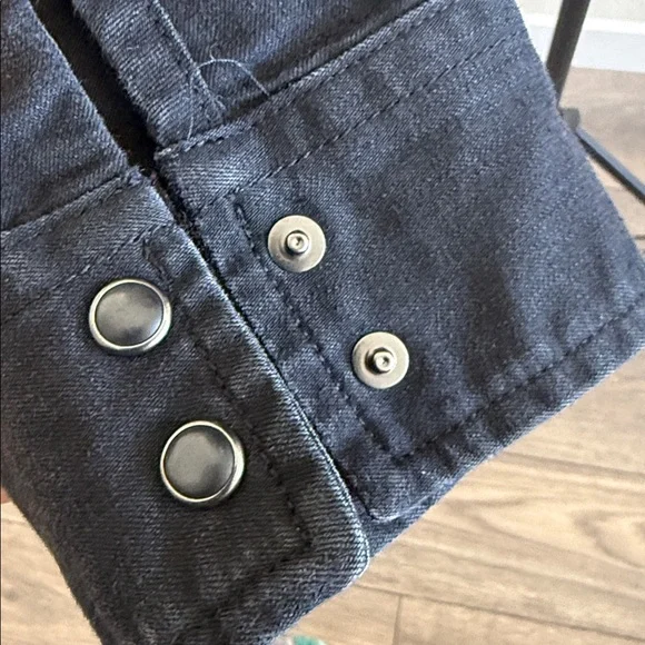 Teodora Western Shirt in  size medium  Black
LEVI'S - Picture 8 of 16